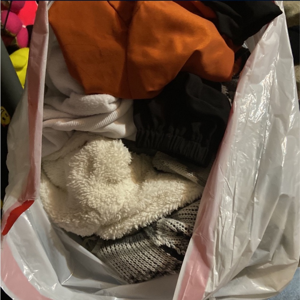 Bag of women’s tops (small-large)